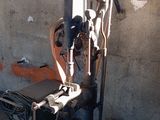 une machine qui se trouve à l'intérieur d'un bâtiment