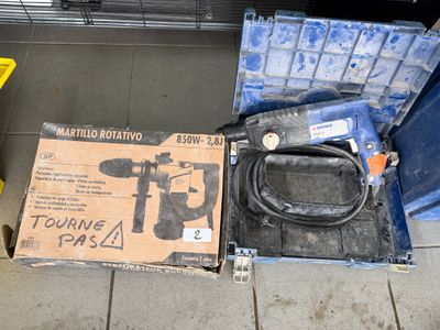 Perceuse BERNER BHD2 et perforateur MARTLLO 850 indiqué en panne.