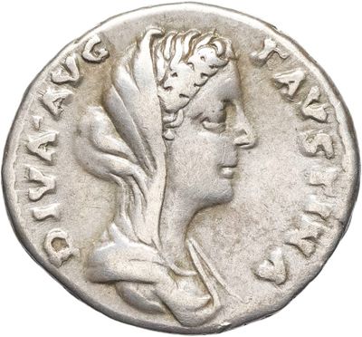 une pièce d'argent portant une tête de femme