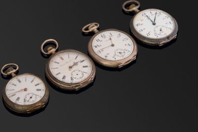 Quatre montres en argent dont une niellé
