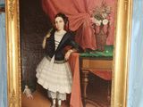 un tableau représentant une jeune fille vêtue d'une robe blanche et d'une veste noire