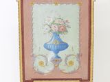 un tableau représentant un vase rempli de fleurs posé sur un socle