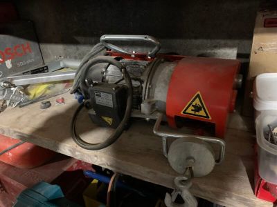 une photo d'une machine posée sur une étagère