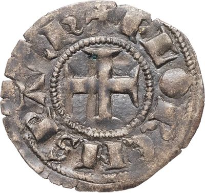 une pièce d'argent sur laquelle figure une croix au recto