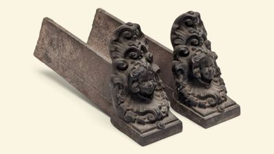 paire de serre-livres anciens en fonte, ornés de lions