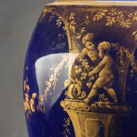 Fauteuil médaillon en hêtre laqué gris. (photo 5)