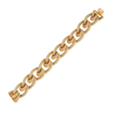 un bracelet en or composé d'un maillon et d'un fermoir
