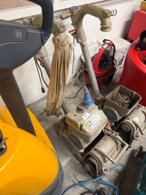 many different types of tools in this garage