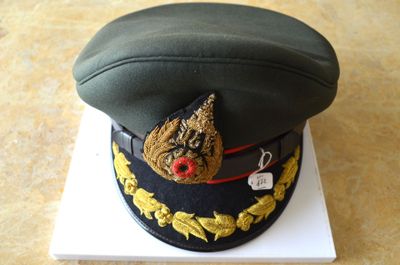 Une casquette de police Thailandaise, excellent état