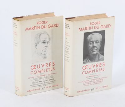 une paire de livres dont les couvertures représentent un homme et une femme
