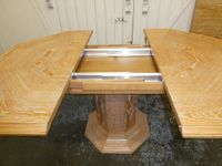 Table octogonale en bois et chêne cérusés - H. (photo 5)