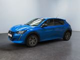 La Toyota C-HR bleue est garée dans une pièce blanche