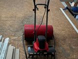 une petite machine posée sur le sol