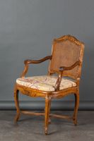 Fauteuil en hêtre mouluré et sculpté, dossier et assise cann…