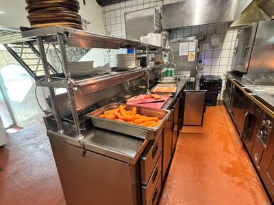 1 tour réfrigéré saladette 3 portes et 6 tiroirs avec lave-m…