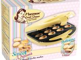 une image représentant une boîte de biscuits, avec une autre boîte de biscuits en arrière-plan