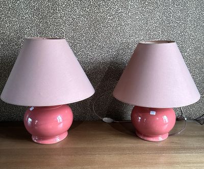 Paire de lampes globulaires en céramique à glaçure rose