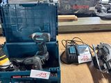 de nombreux outils posés sur une table
