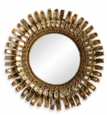 un miroir rond avec un cadre doré et un motif décoratif tout autour