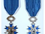 deux médailles ornées de rubans bleus et d'étoiles argentées