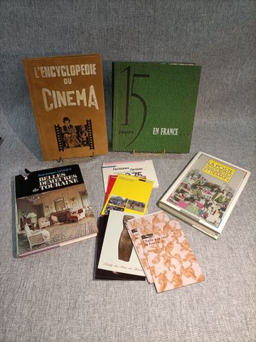 Cinq livres et cartes