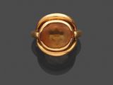 une bague en or et citrine, signée Van Cleef