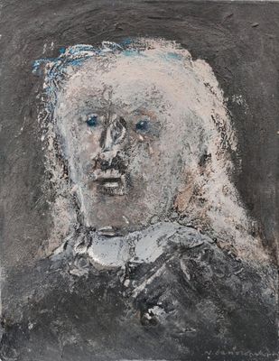 une image représentant un tableau d'une femme à la chevelure blanche et aux yeux bleus