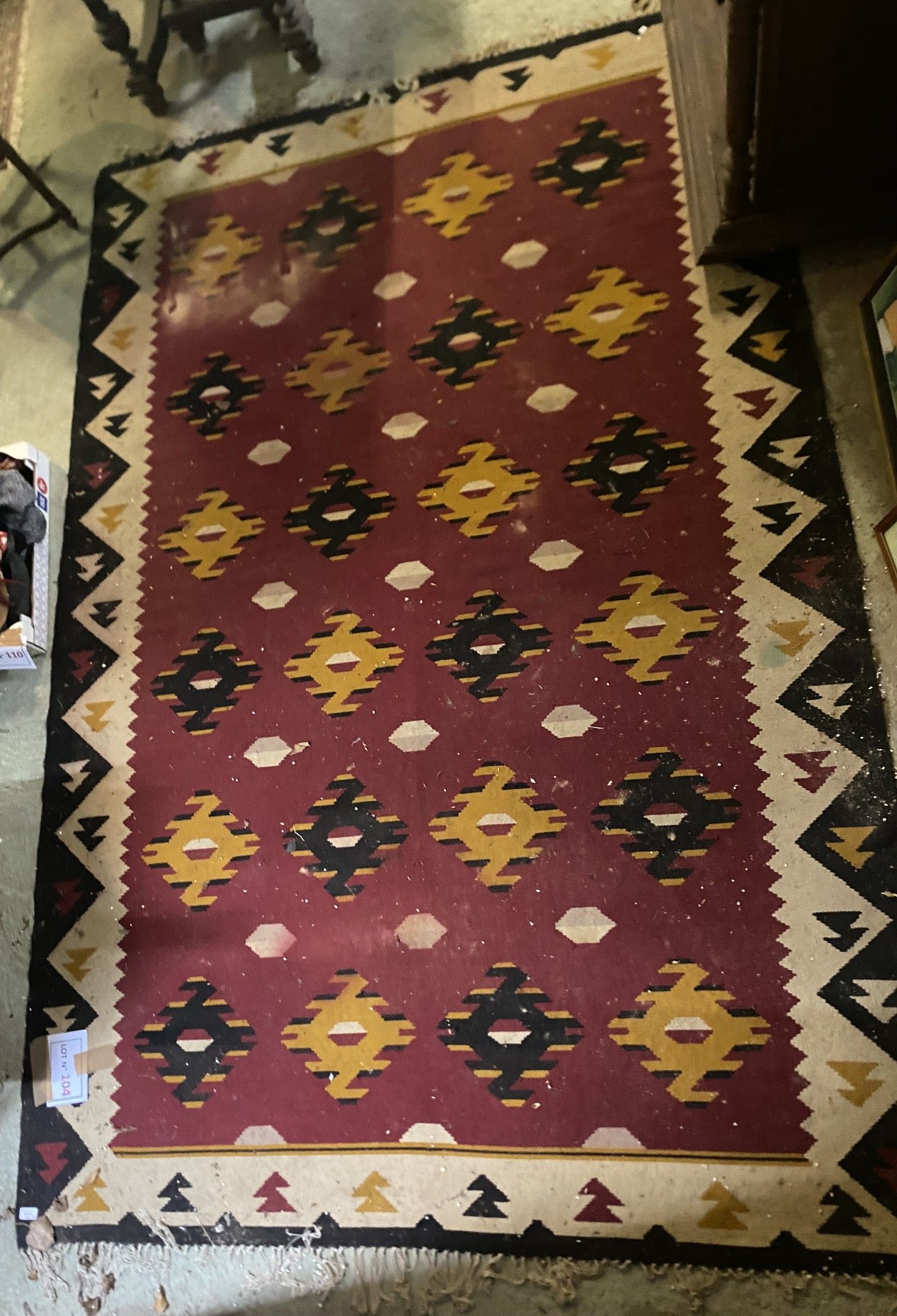 Tapis Turc, de type Kilim à motifs géométriques, en laine et fait main (200X298). En l’état l‘usage, à aspirer. Enlèv...