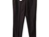 un pantalon noir avec une étiquette blanche sur le côté