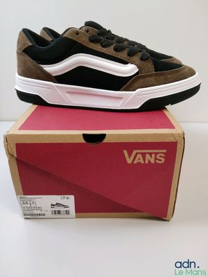 baskets Vans Old Skool marron et noires