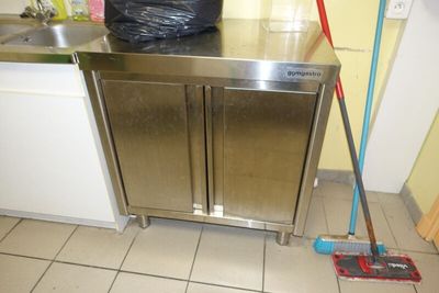 SUR DESIGNATION : Un meuble inox bas deux portes GGM GASTRO