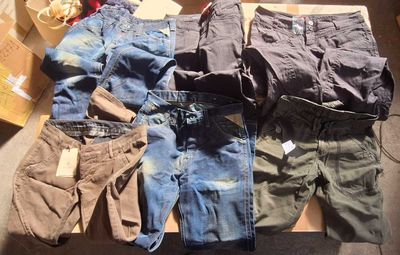 93 / Lot de 86 kg de vêtements, chaussures et accessoi… - Photo 1