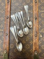 Suite de 10 petites cuillères en métal argenté - Travail ang…