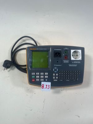une image représentant un téléphone portable muni d'un cordon