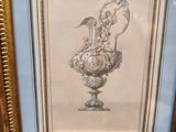 dessin encadré représentant un vase en argent orné d'un oiseau