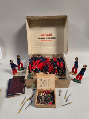 une boîte contenant tout un tas de petits soldats