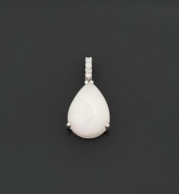 Pendentif en or gris 18k 750 millièmes ornée d'une opale de …