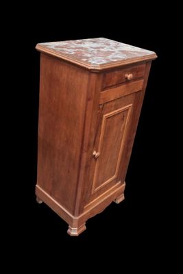 une armoire en bois avec un plateau en marbre sur fond noir