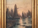 une peinture à l'huile représentant des bateaux dans un port au coucher du soleil, près d'un quai