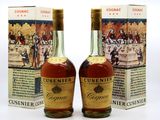 deux bouteilles de Cusinner Cognar et une boîte de Cognar