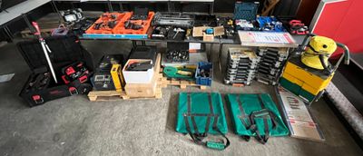 Dans nos locaux à Mions : Environ 16 boîtes pour rangement de quincail