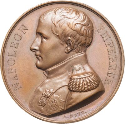 une image représentant une médaille de bronze à l'effigie d'un homme en uniforme