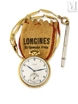 une montre de poche munie d'une chaîne et une montre de poche munie d'une chaîne