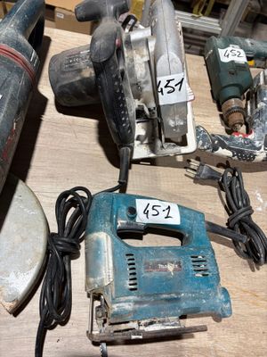 many tools that are sitting on a table together