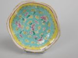 a small bowl that is sitting on a stand