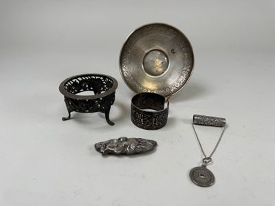 Ensemble dépareillé en argent indochinois comprenant : montu… - Photo 1