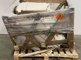 une palette sur laquelle sont empilées plusieurs cartons