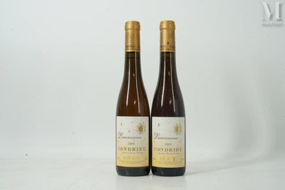 deux bouteilles de vin posées l'une à côté de l'autre sur une table