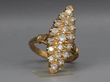 Gros plan sur une bague en or ornée de diamants