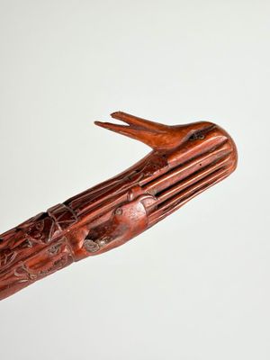 Canne en bois sculpté réalisée pendant la première guerre mo…